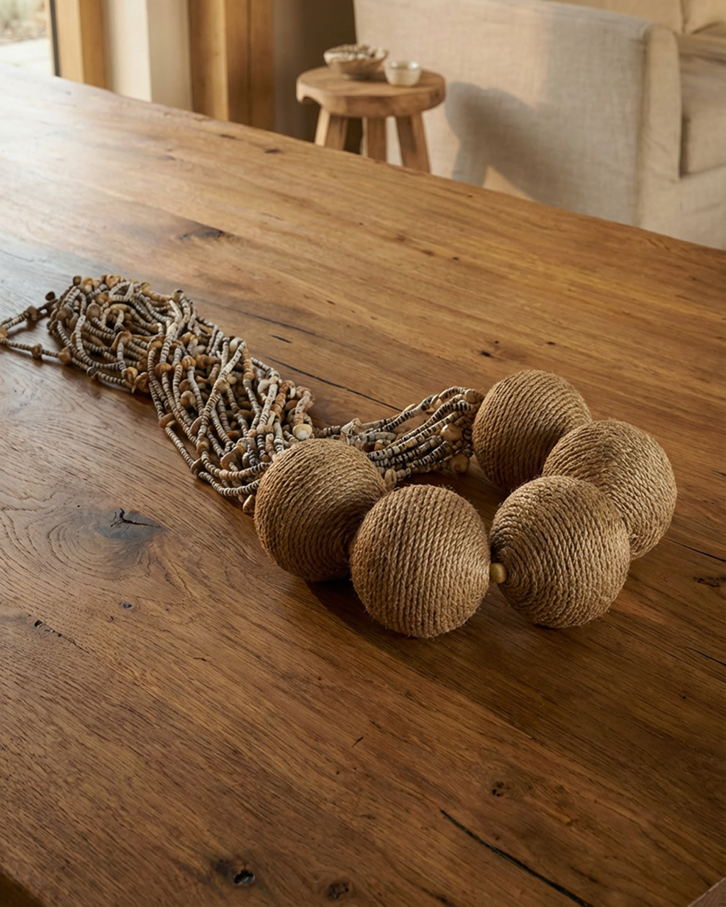Colar de Mesa com esfera revestida de juta —  95cm