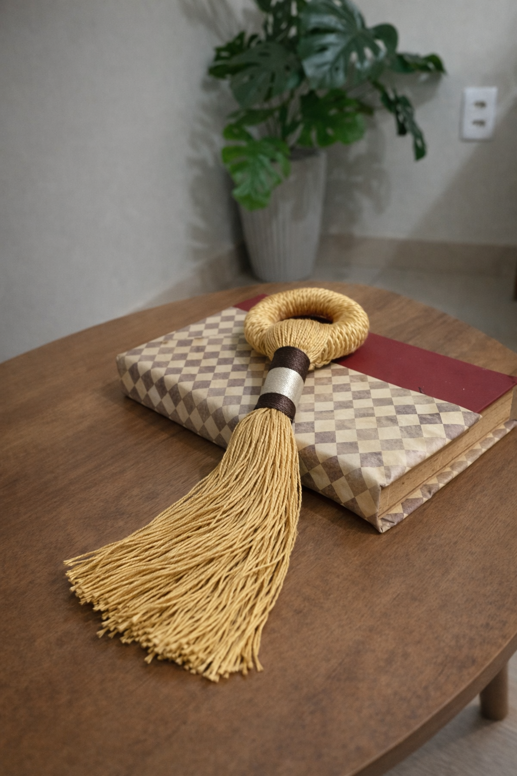 Adorno decorativo para mesa marrom/off